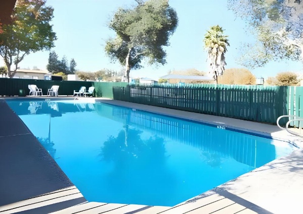 Days Inn by Wyndham Gilroy image 10