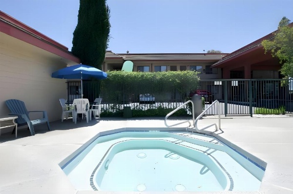 Days Inn by Wyndham Gilroy image 13